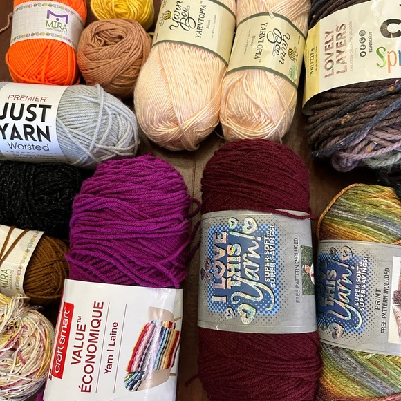 Large Yarn Lot - Picture 6 of 11